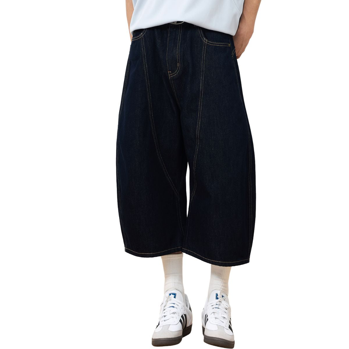 Pantalones cortos de mezclilla con orillo y pernera de barril