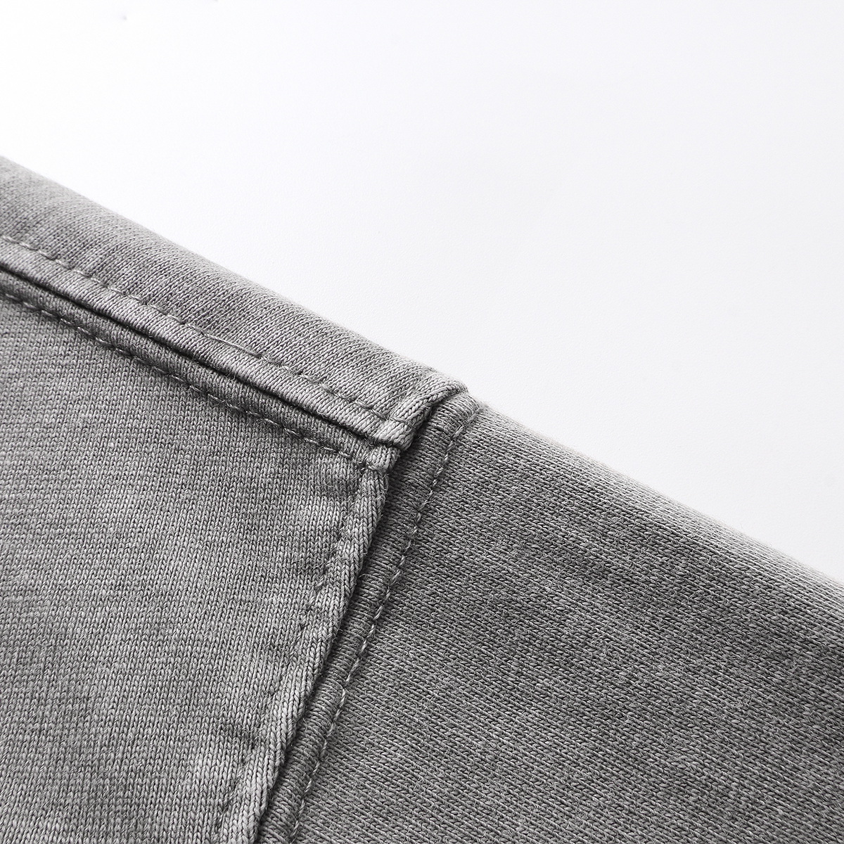 Camiseta Batik Vintage Lavada con Cuello en V de 7.5 oz