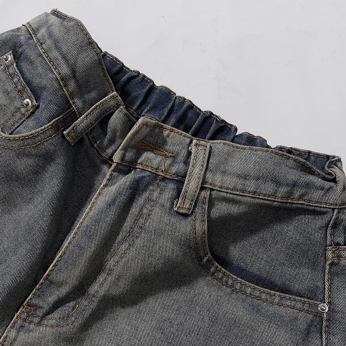 Bermudas vaqueras rasgadas con parches de camuflaje