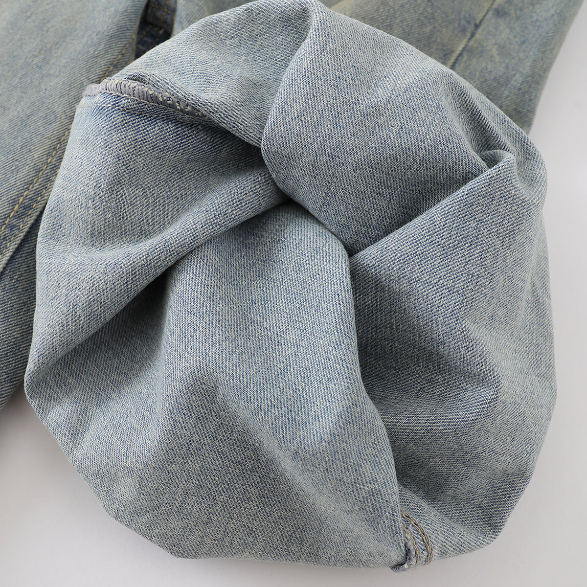 Bermudas con lavado vintage y salpicaduras de tinta