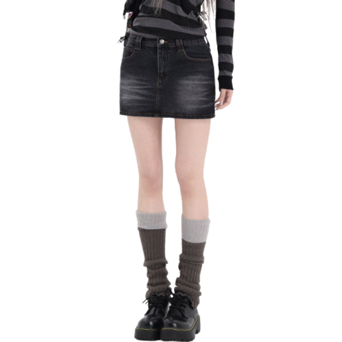 Falda vaquera con bordado de perlas y lavado vintage