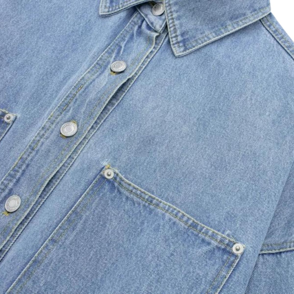 Vestido midi vaquero sin mangas con botones y aberturas en la parte delantera