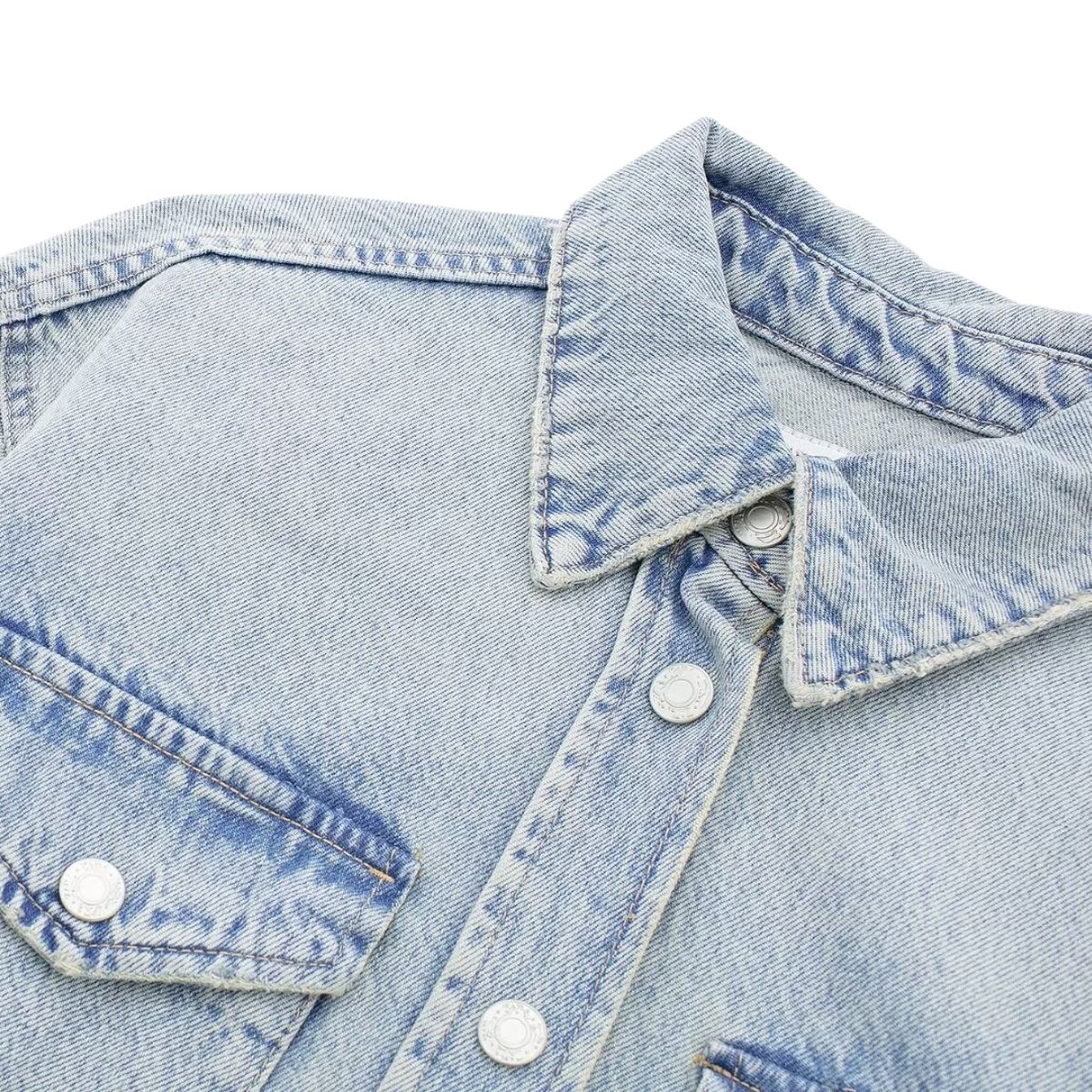 Vestido midi vaquero sin mangas con botones y aberturas en la parte delantera