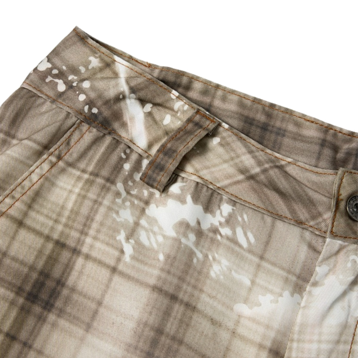 Bermudas vaqueras rasgadas con parches de camuflaje