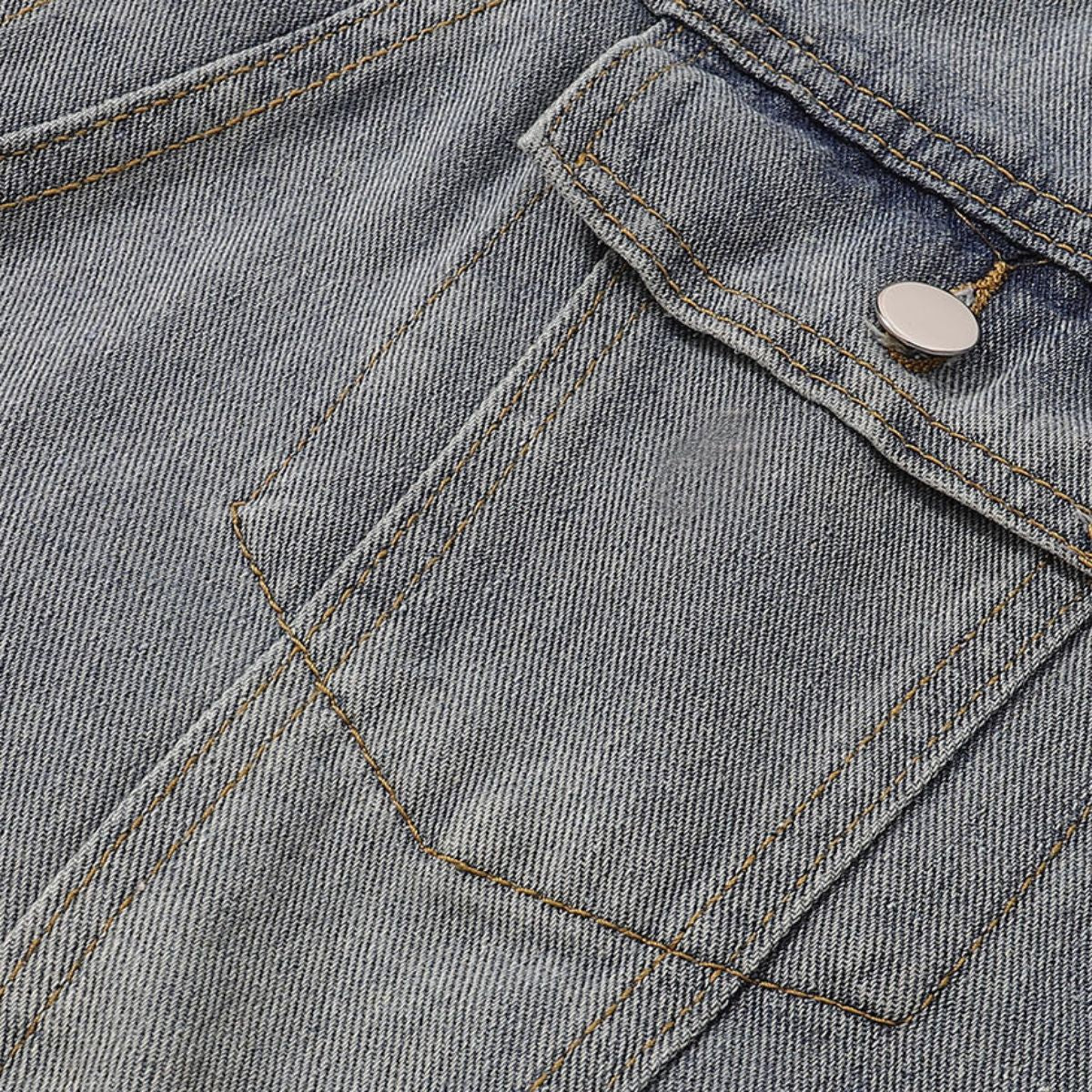 Shorts vaqueros con mariposas bordadas y adornados con perlas