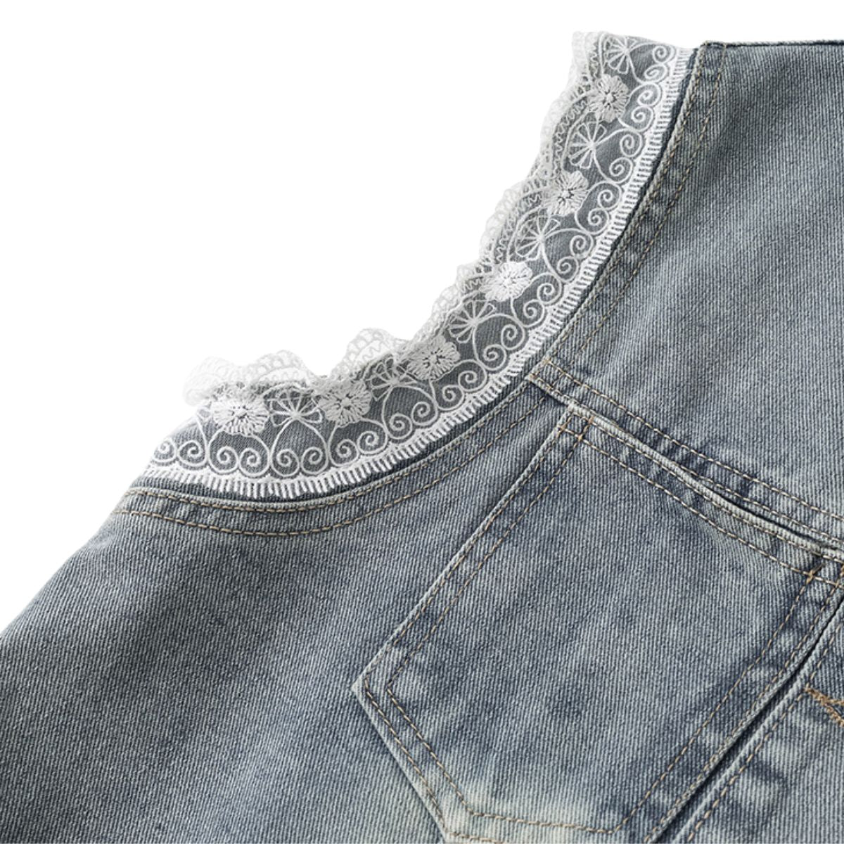 Shorts vaqueros con mariposas bordadas y adornados con perlas