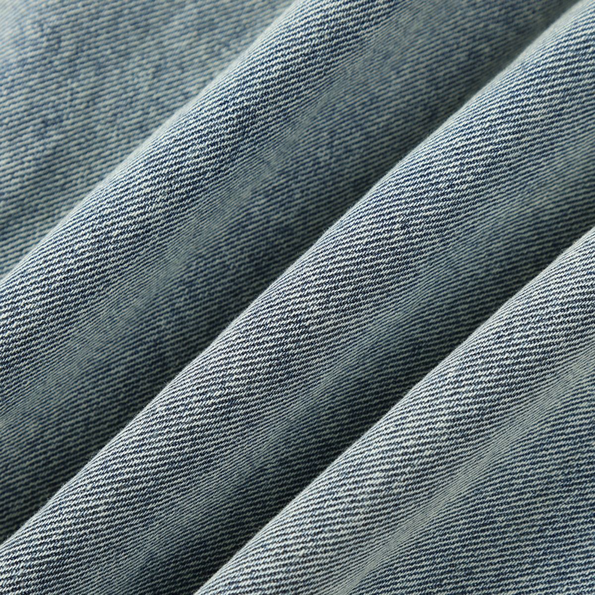 Falda vaquera con bordado de perlas y lavado vintage