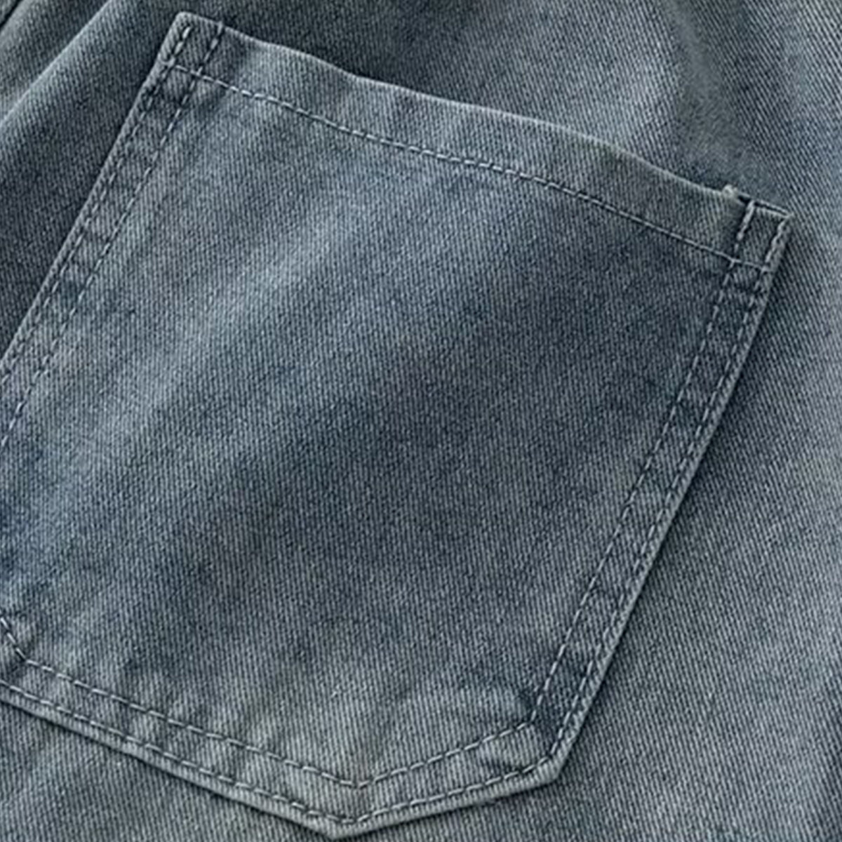 Bermudas vaqueras rasgadas con parches de camuflaje