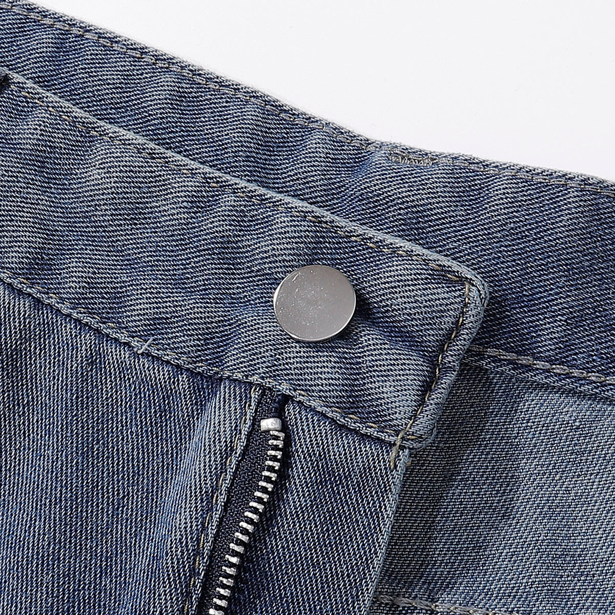 Bermudas vaqueras rasgadas con parches de camuflaje