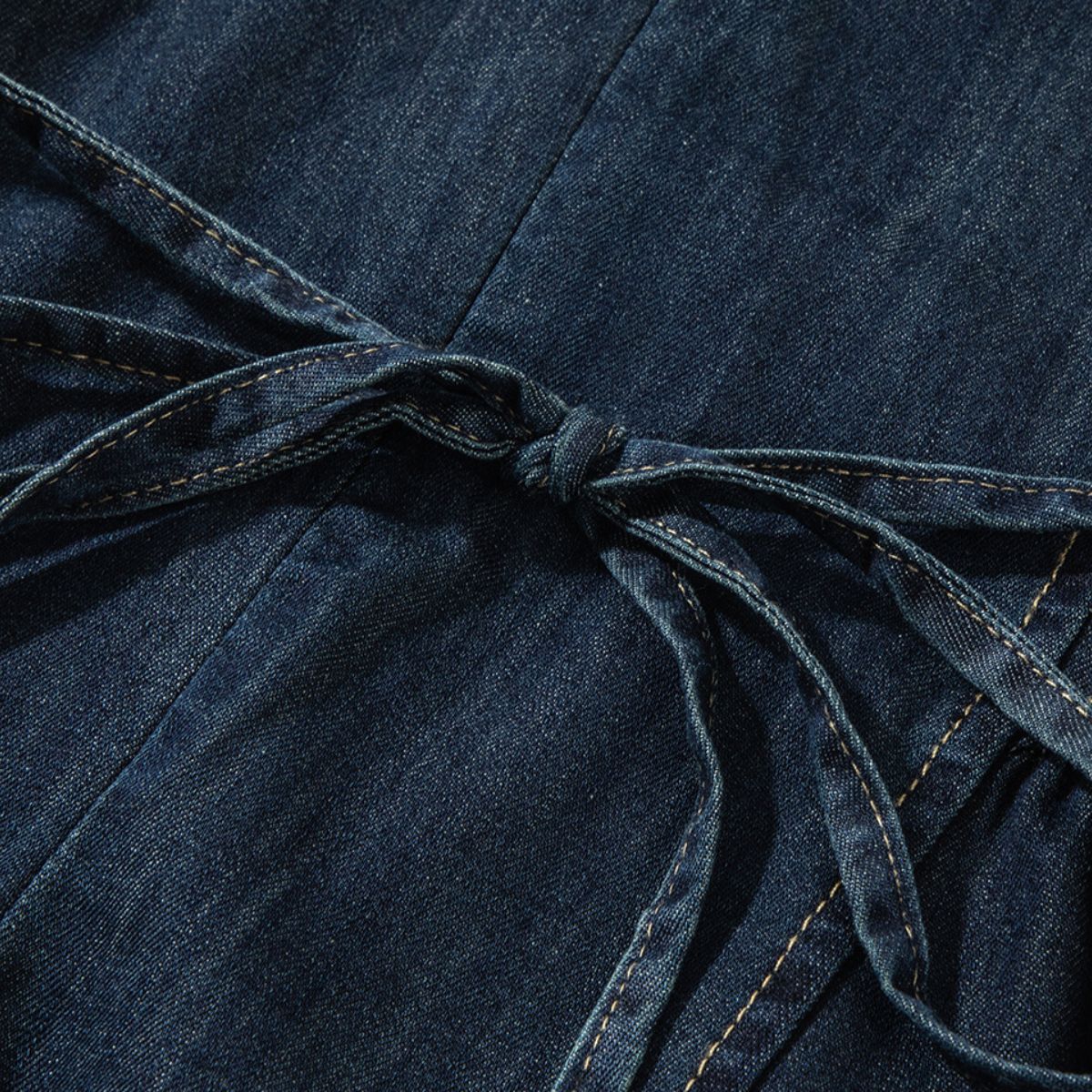 Falda vaquera con bordado de perlas y lavado vintage