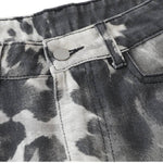 Bermudas de mezclilla desgastada con estampado de salpicaduras