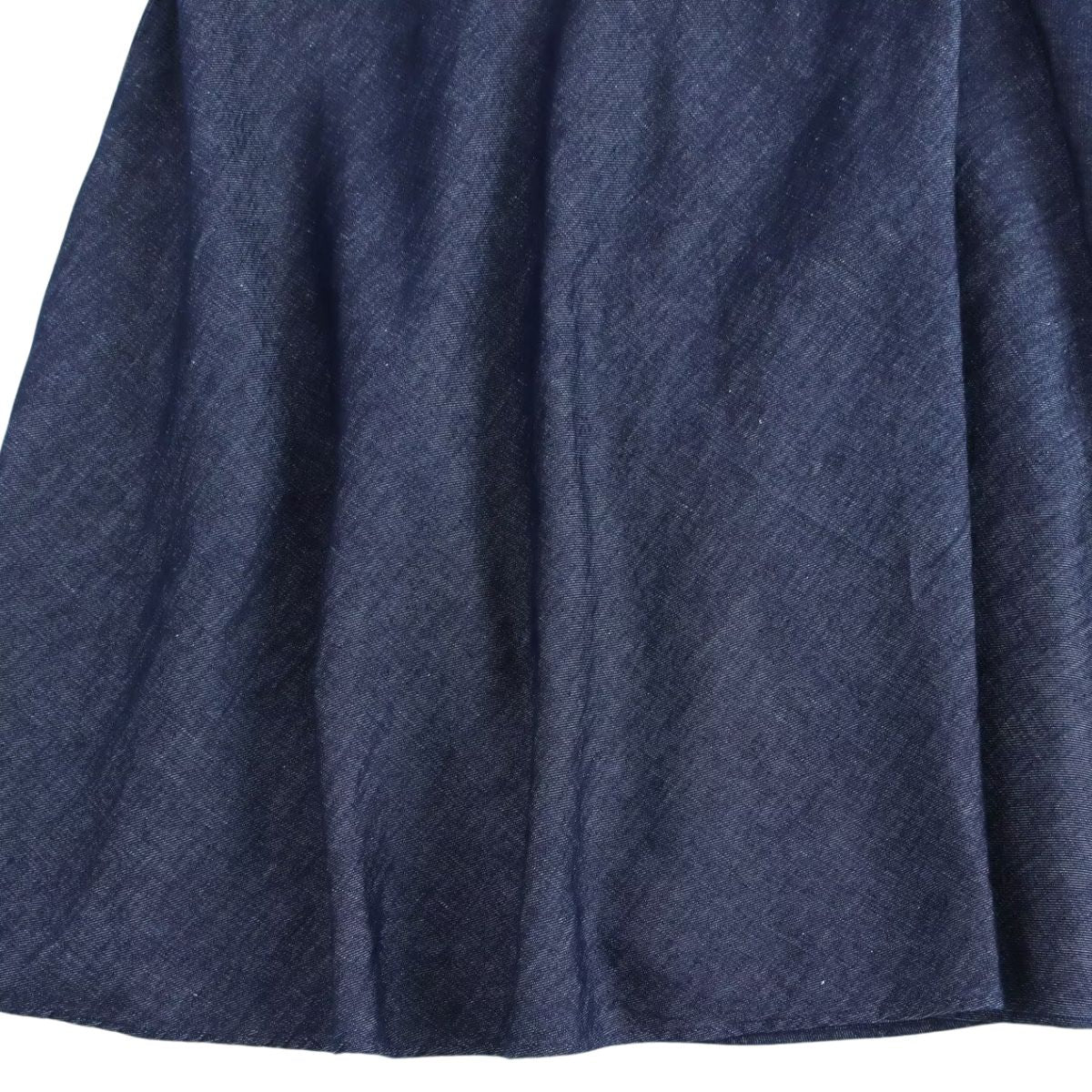 Falda vaquera con bordado de perlas y lavado vintage