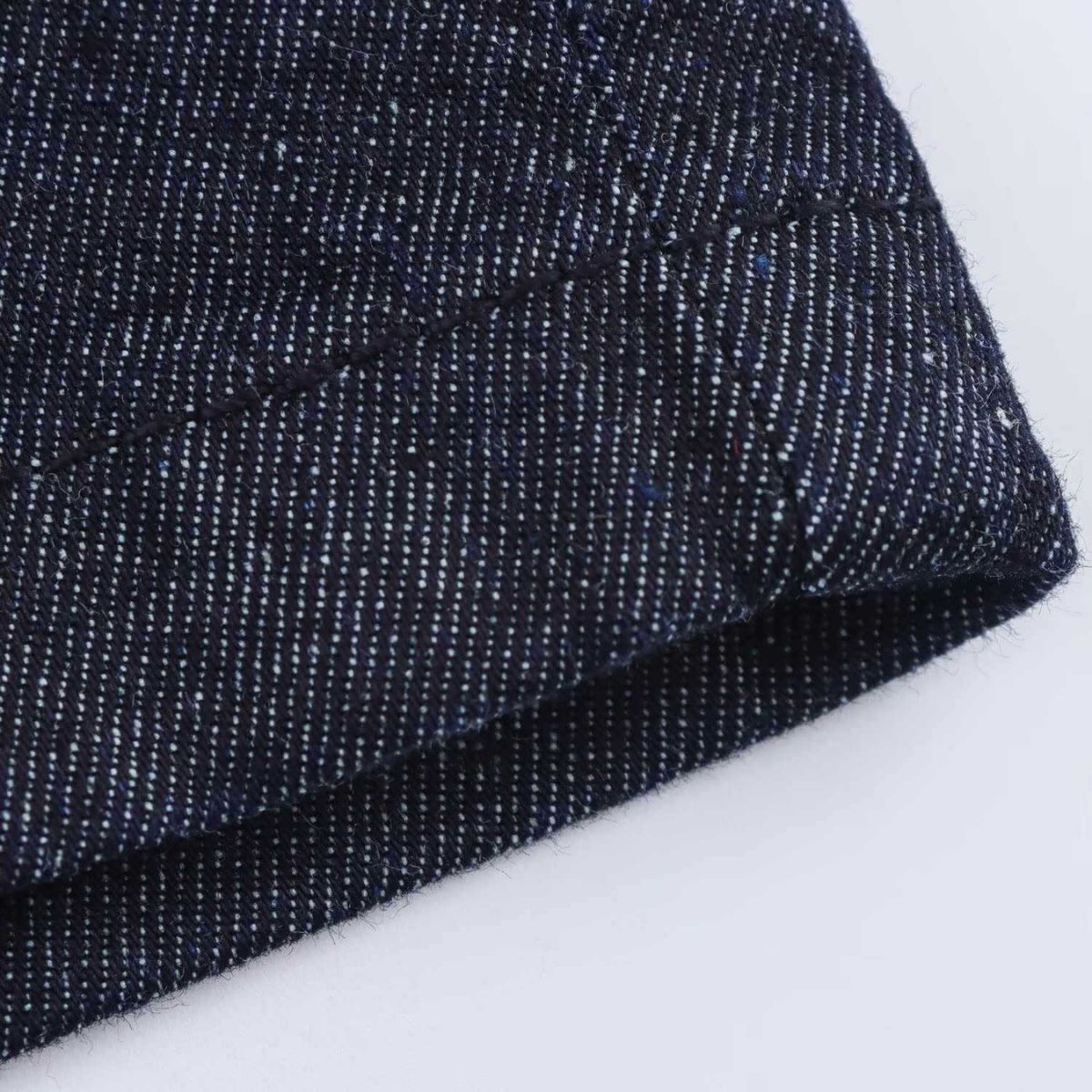 Falda vaquera con bordado de perlas y lavado vintage