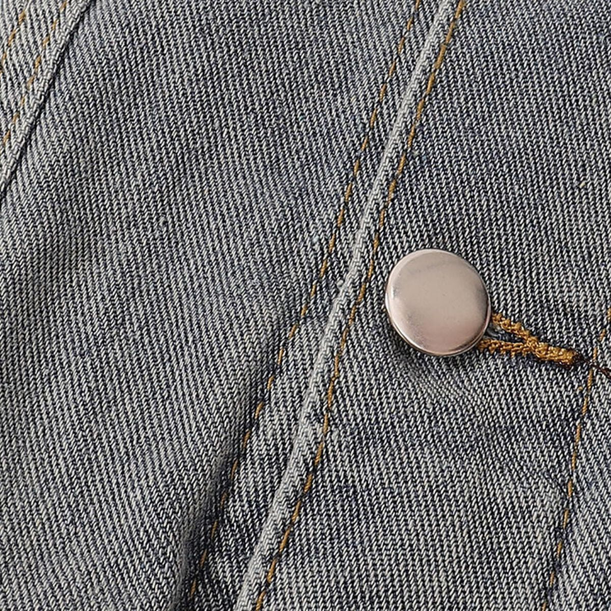 Shorts vaqueros con mariposas bordadas y adornados con perlas