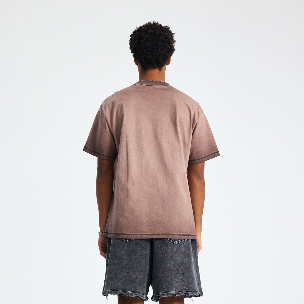 Camiseta gráfica con lavado vintage invertido