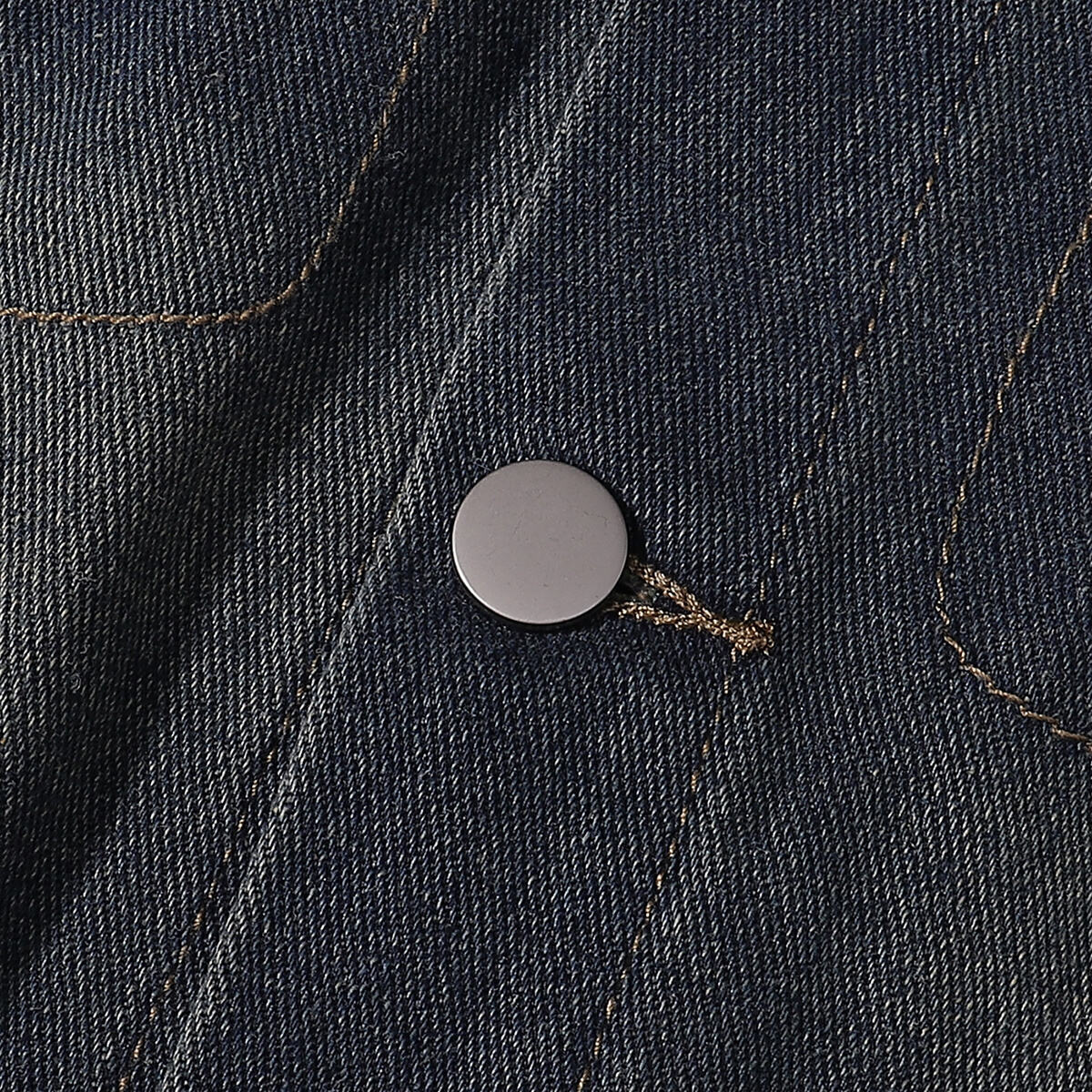 Shorts vaqueros con mariposas bordadas y adornados con perlas