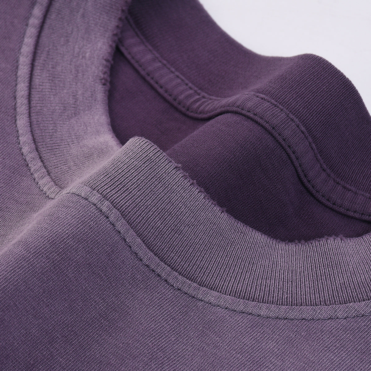 Camiseta de algodón con bordes desgastados y degradados de 7.8 oz