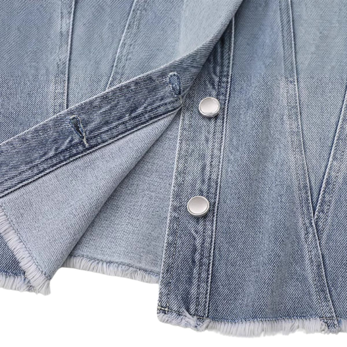 Shorts vaqueros con mariposas bordadas y adornados con perlas