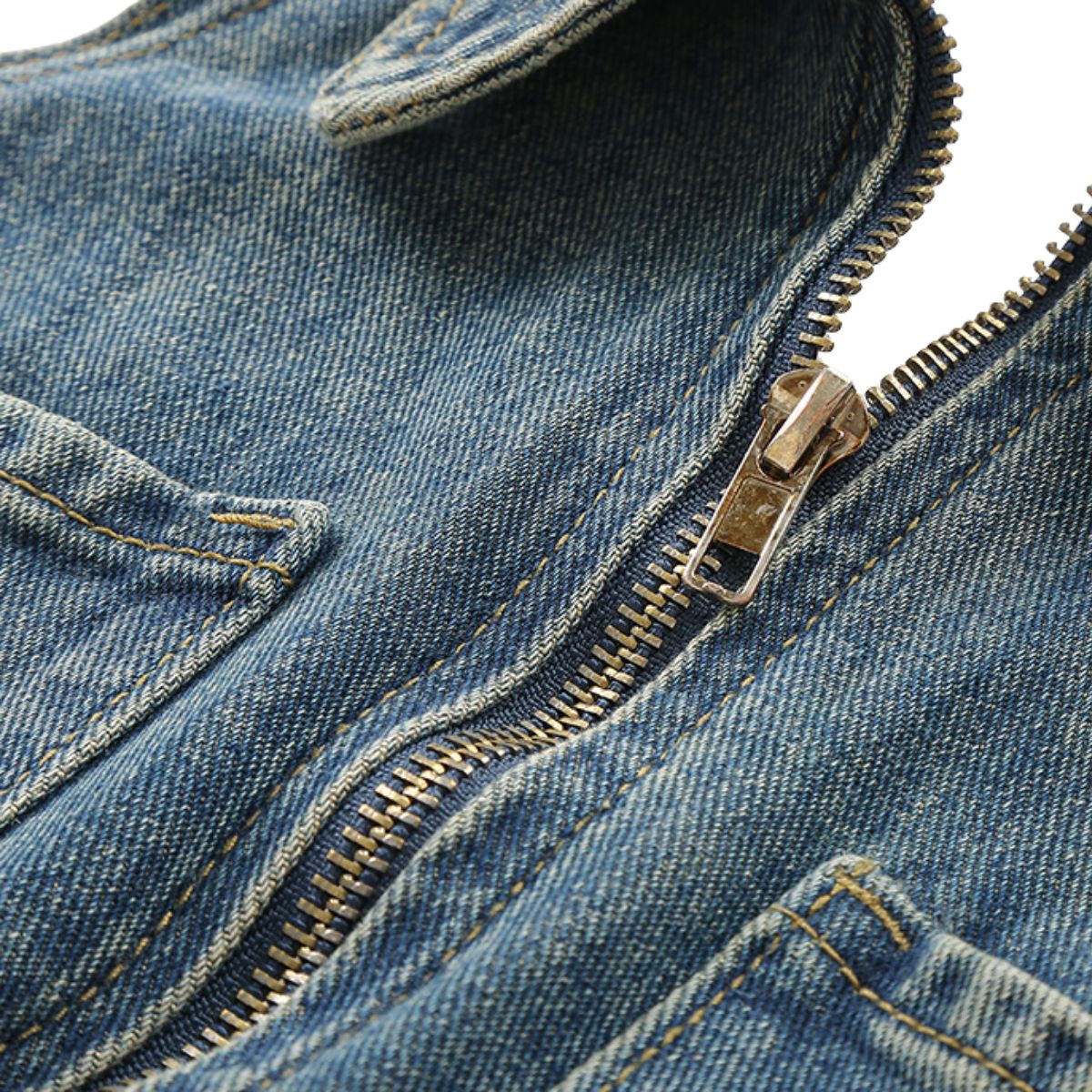 Falda vaquera con bordado de perlas y lavado vintage