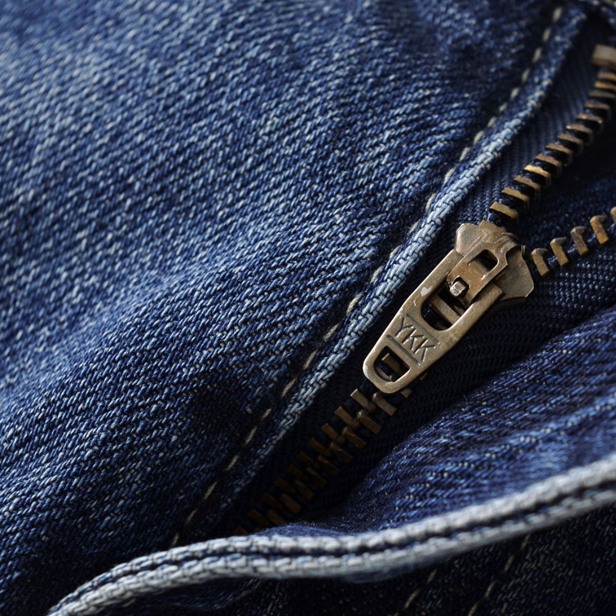 Falda vaquera con bordado de perlas y lavado vintage