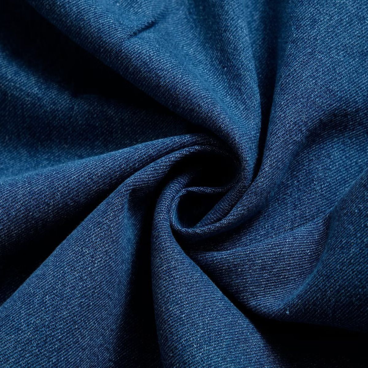 Vestido midi vaquero sin mangas con botones y aberturas en la parte delantera