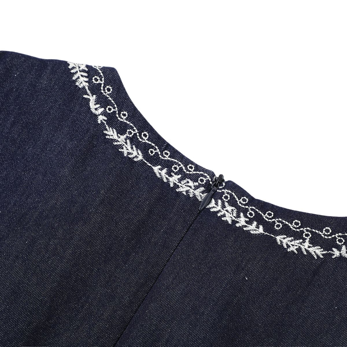 Falda vaquera con bordado de perlas y lavado vintage