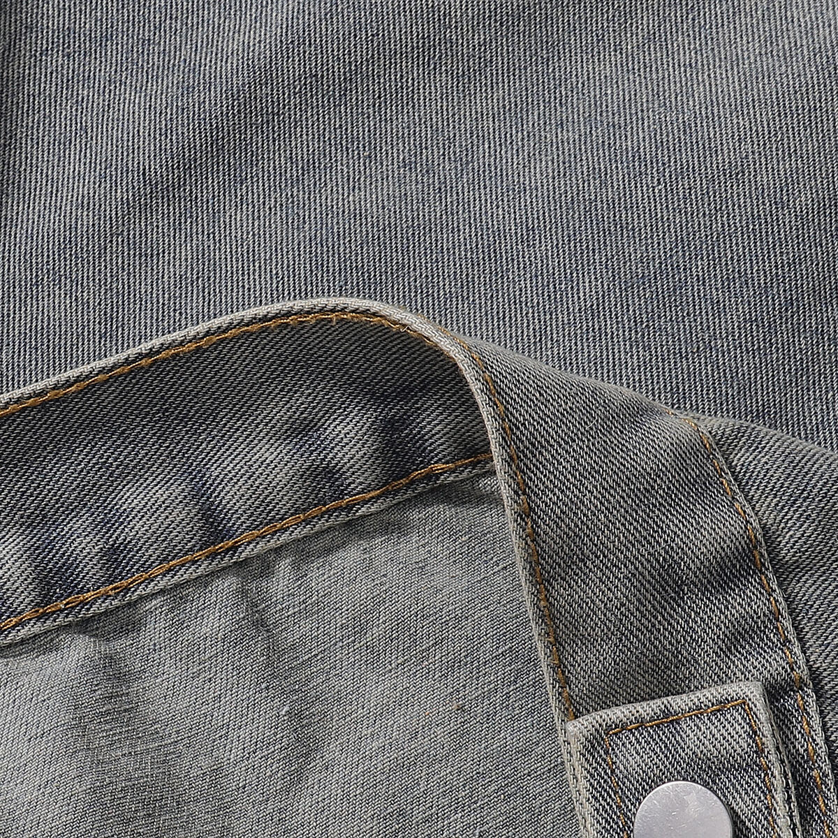 Shorts vaqueros con mariposas bordadas y adornados con perlas