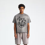 Camiseta gótica pesada con gráficos y bordes sin rematar