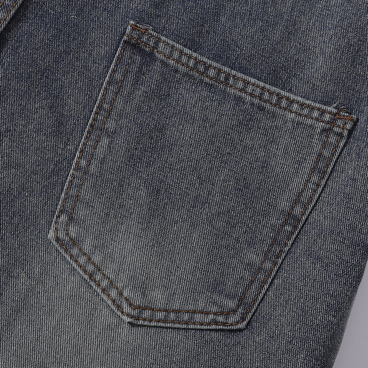 Pantalones vaqueros holgados con estampado de serpiente