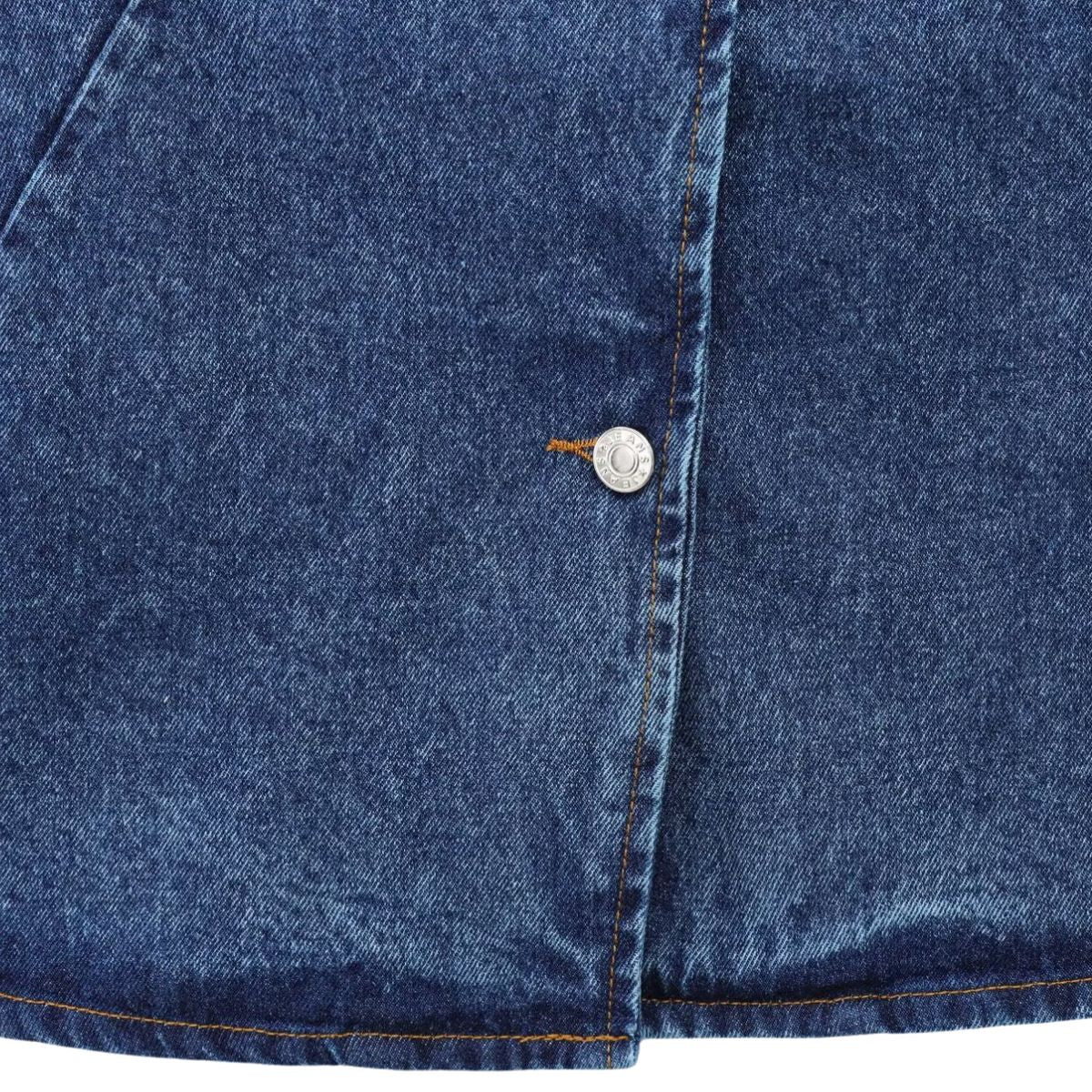 Shorts vaqueros con mariposas bordadas y adornados con perlas