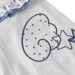 Bermudas de mezclilla desgastada con estampado de salpicaduras