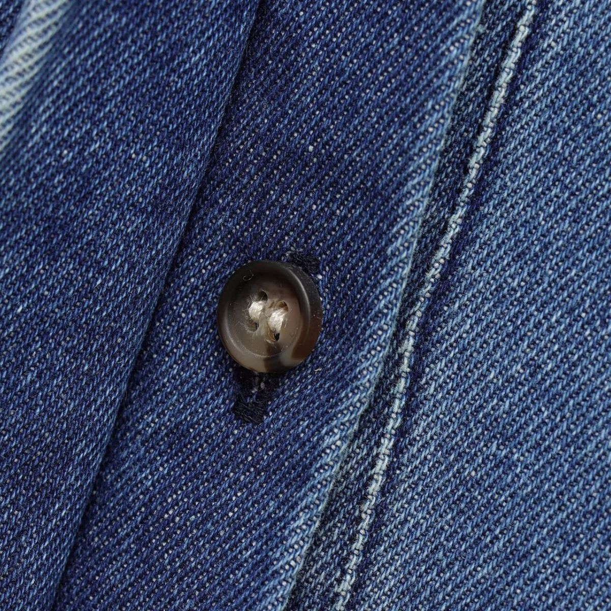 Vestido midi vaquero sin mangas con botones y aberturas en la parte delantera