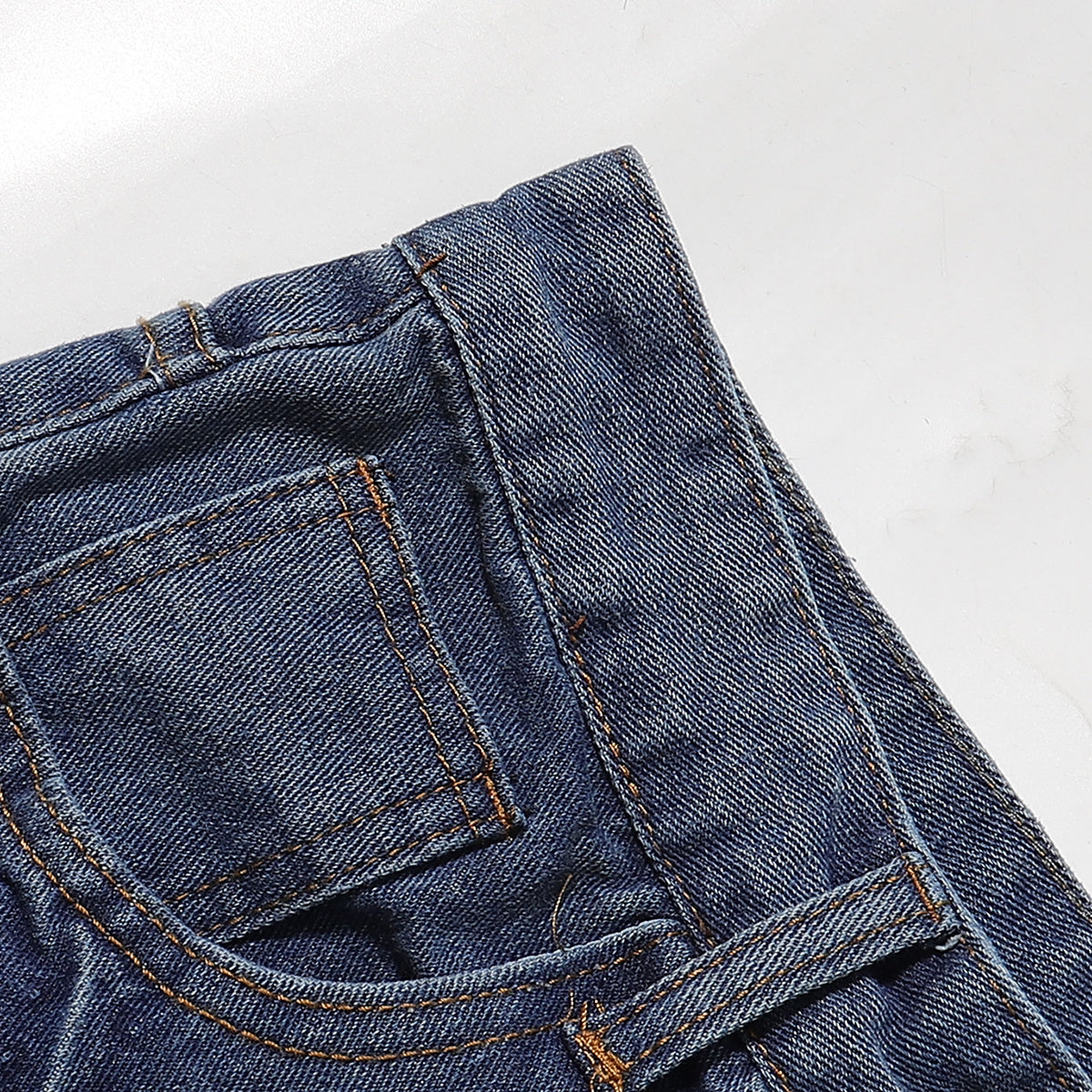 Bermudas vaqueras rasgadas con parches de camuflaje