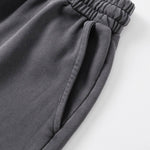 Pantalones cortos deportivos con bordes sin rematar y lavados a la piedra