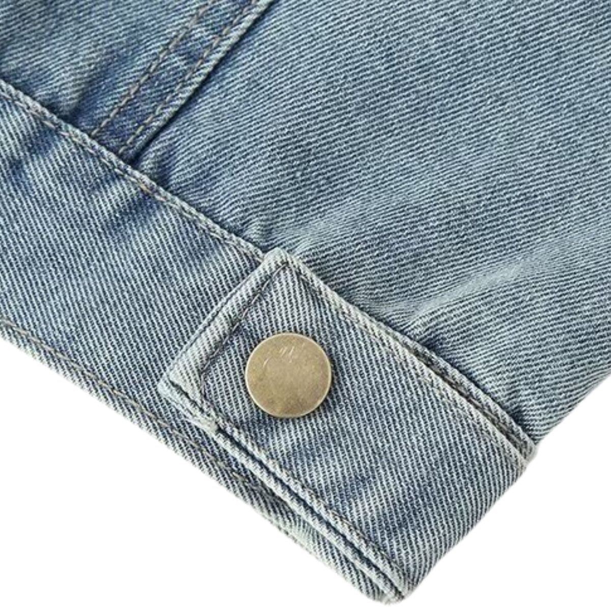 Shorts vaqueros con mariposas bordadas y adornados con perlas