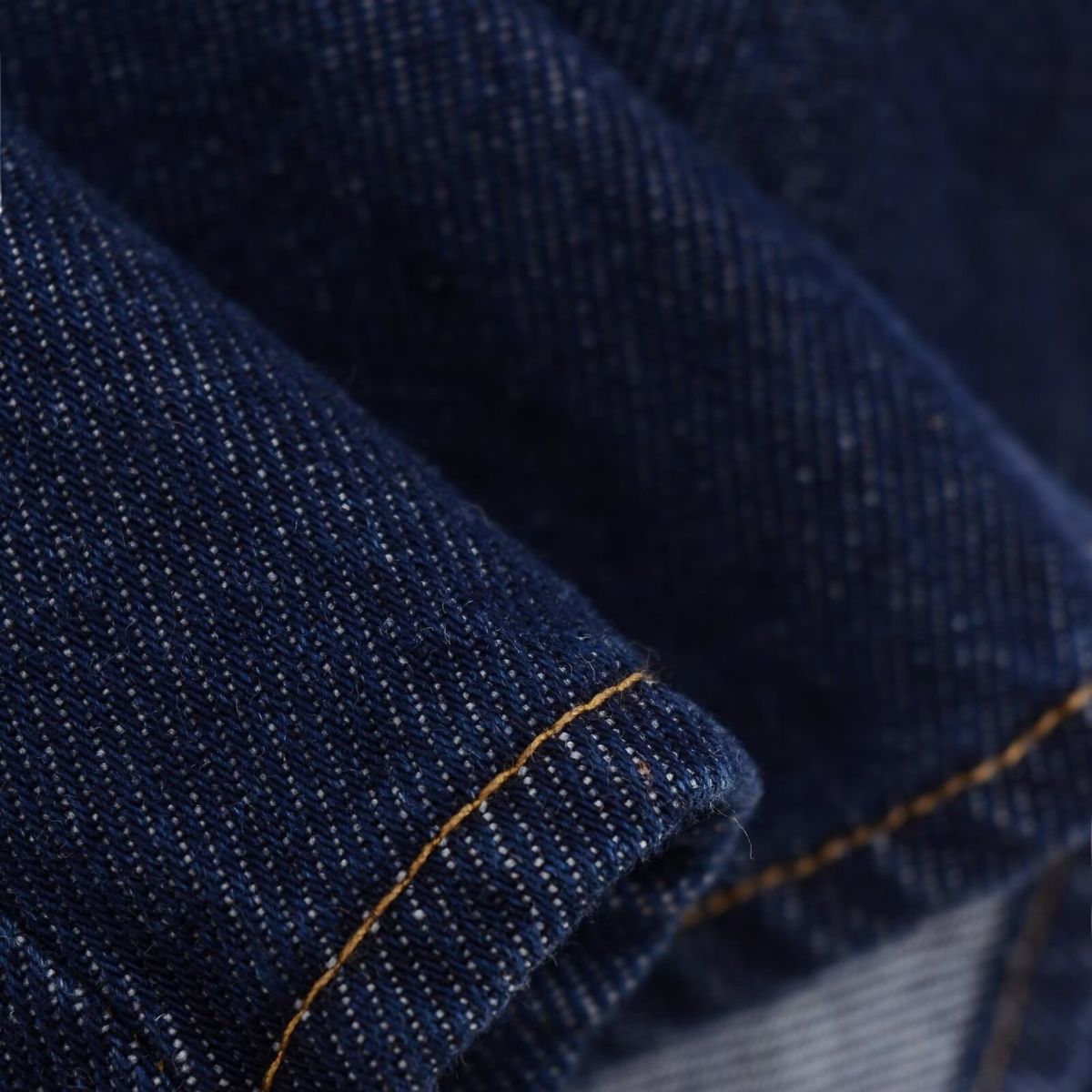 Shorts vaqueros con mariposas bordadas y adornados con perlas