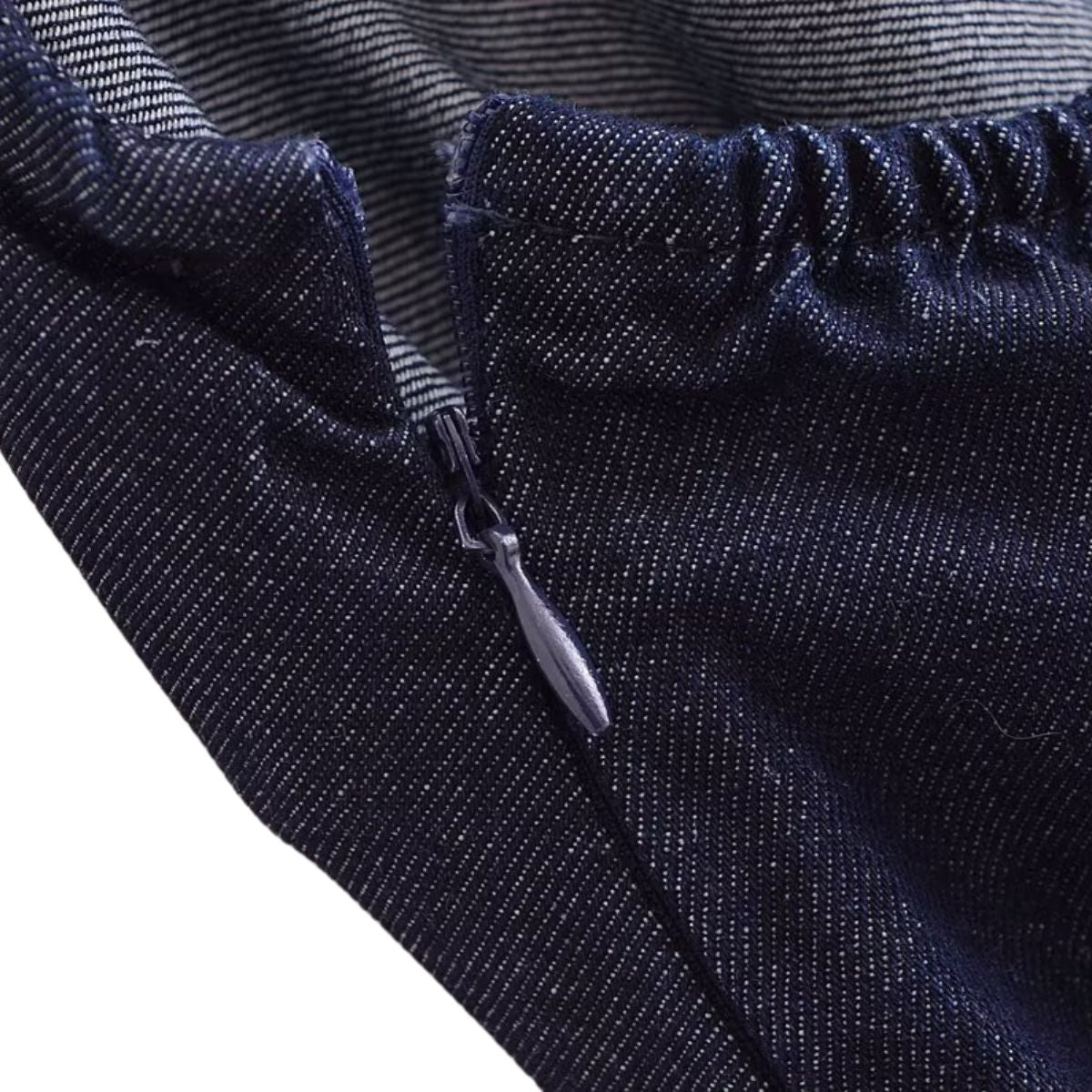 Falda vaquera con bordado de perlas y lavado vintage