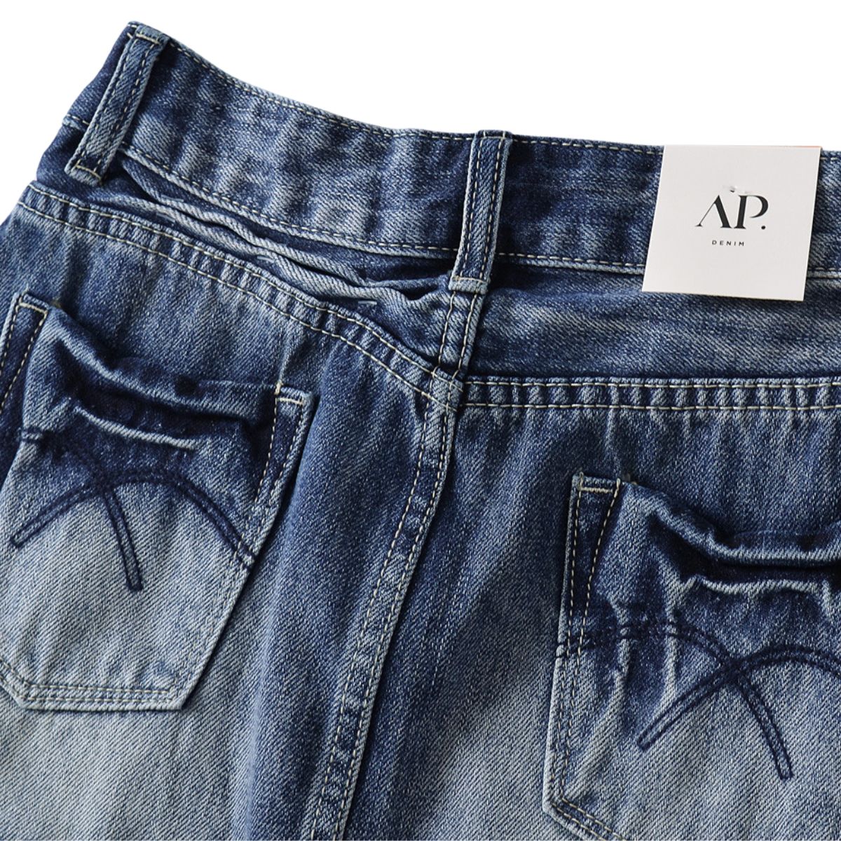 Falda vaquera con bordado de perlas y lavado vintage