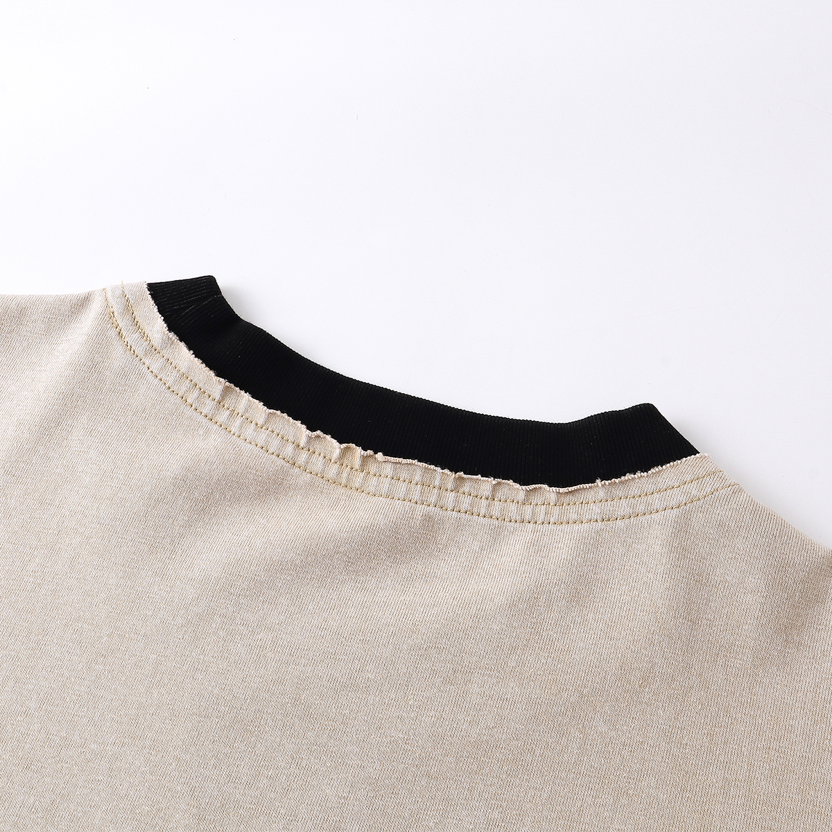 Camiseta batik vintage lavada con ribetes de 7.5 oz