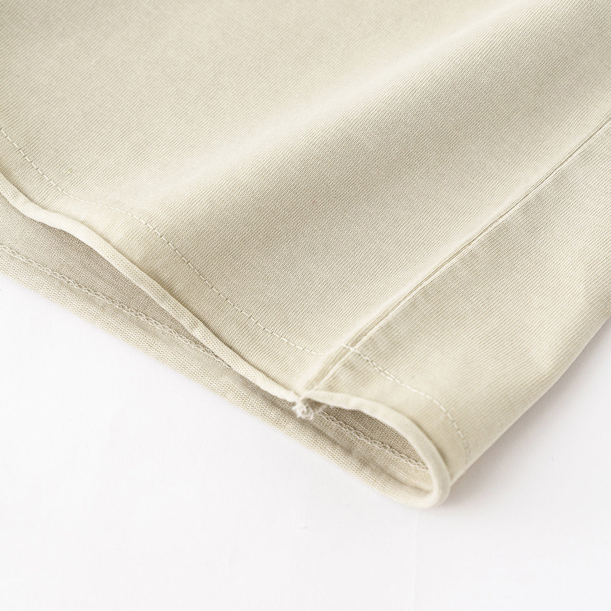 Camiseta lavada con borde reverso sin rematar de 8 oz