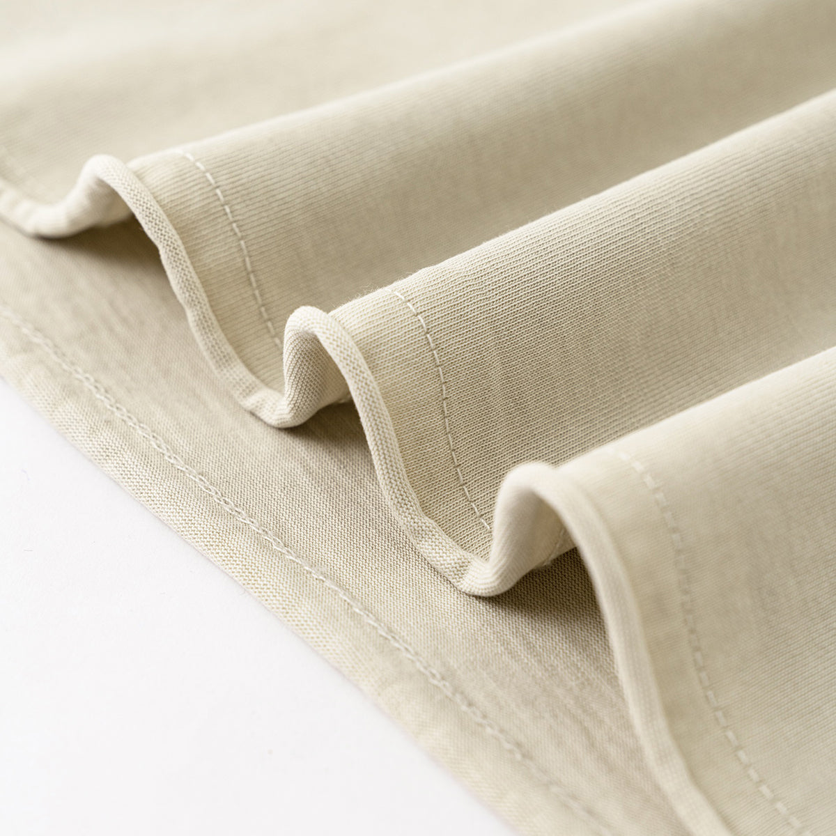 Camiseta lavada con borde reverso sin rematar de 8 oz