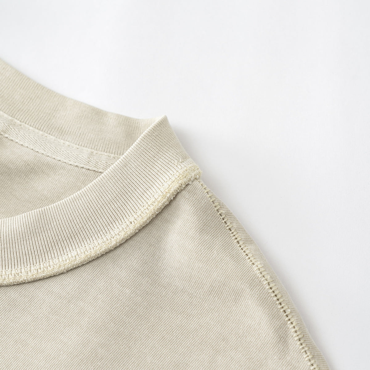 Camiseta sin mangas con borde reverso sin rematar de 8 oz