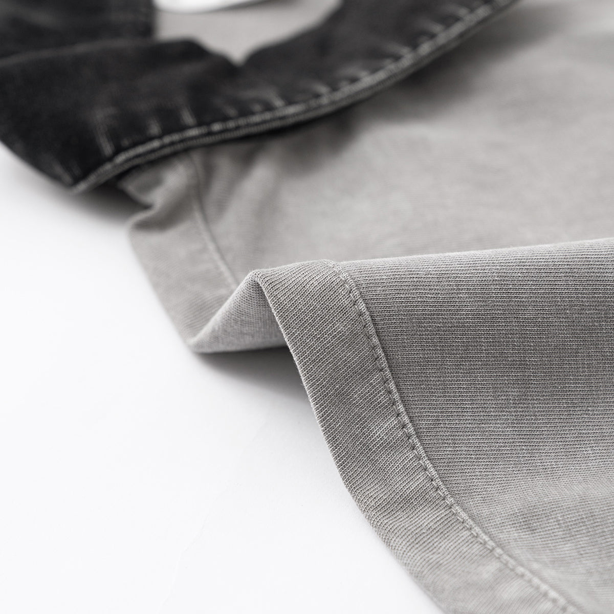 Polo lavado de color en contraste de 8.5 oz