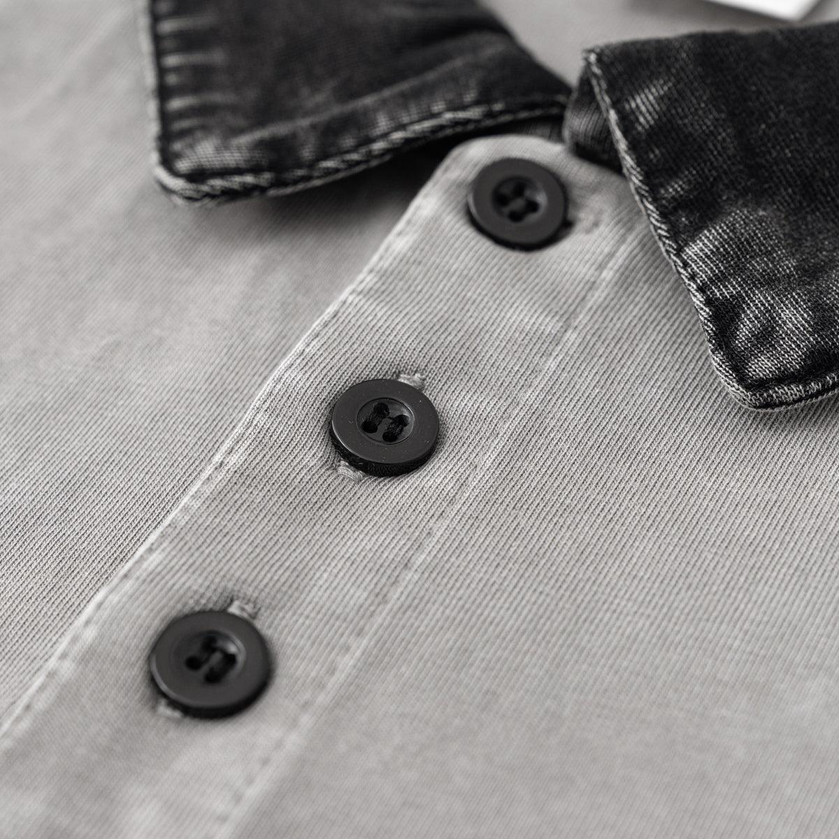 Polo lavado de color en contraste de 8.5 oz