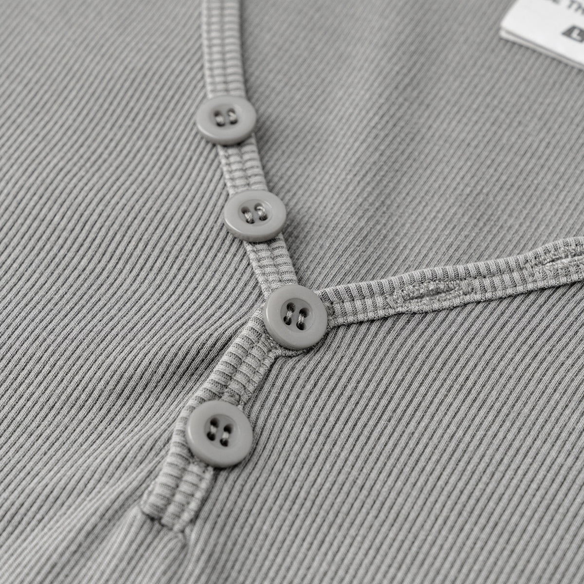 Camiseta Henley de canalé de manga corta de 8 oz