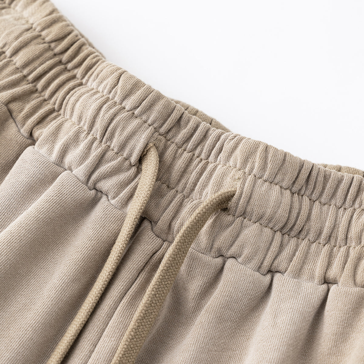 Pantalones cortos desgastados y descoloridos