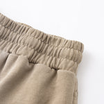 Pantalones cortos desgastados y descoloridos