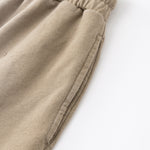 Pantalones cortos desgastados y descoloridos