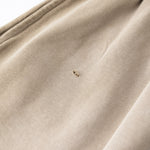 Pantalones cortos desgastados y descoloridos