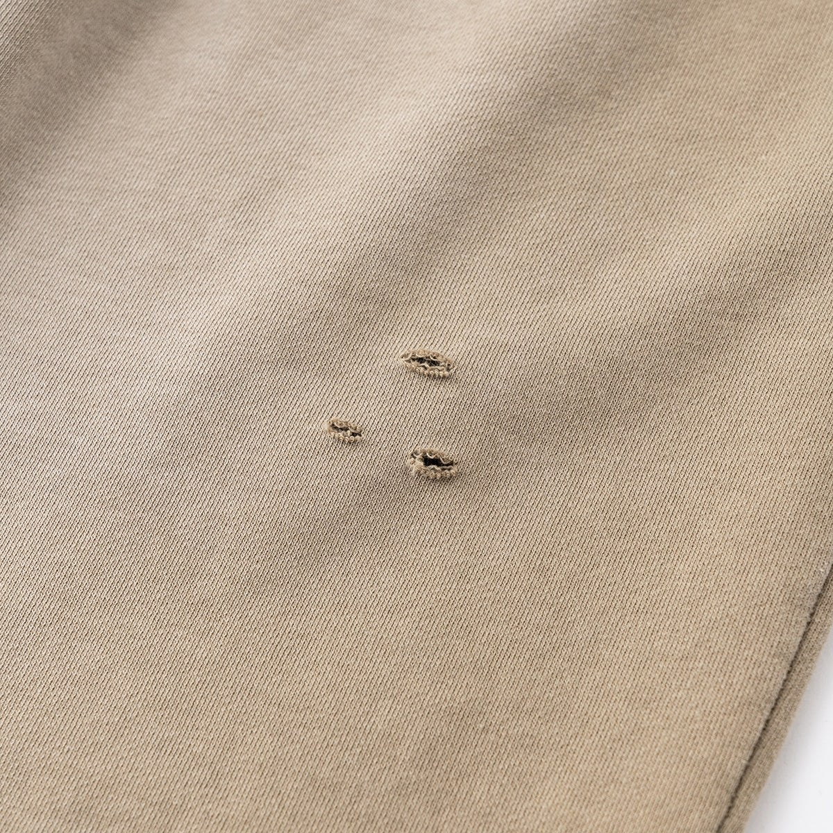 Pantalones cortos desgastados y descoloridos